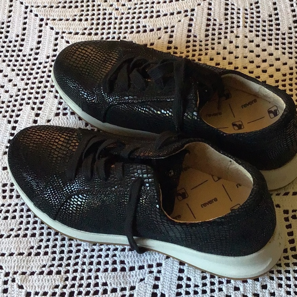 Reverse Black Casual Shoes